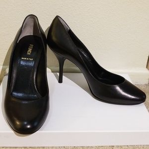 Black calf leather pumps